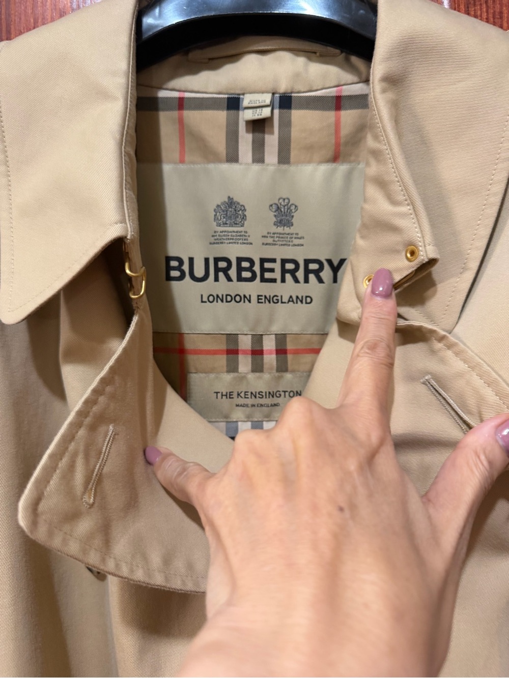 Burberry Beige Double-Breasted Trench Coat with Belt - Picture 2 of 12